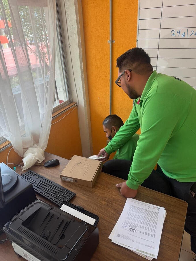 Ampliación de Wi-Fi en el plantel con repetidores.