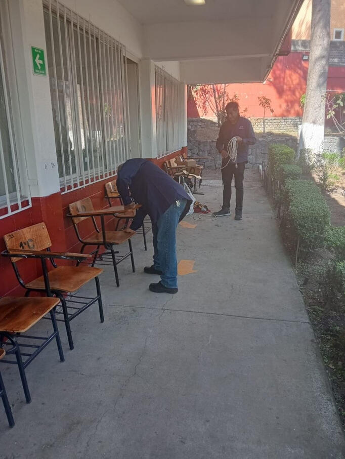 Reparación continua de bancas.