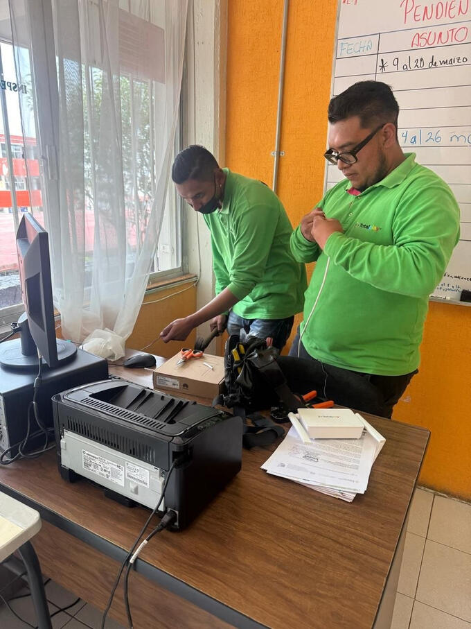 Ampliación de Wi-Fi en el plantel con repetidores.