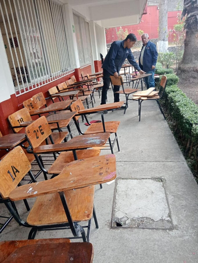 Reparación continua de bancas.